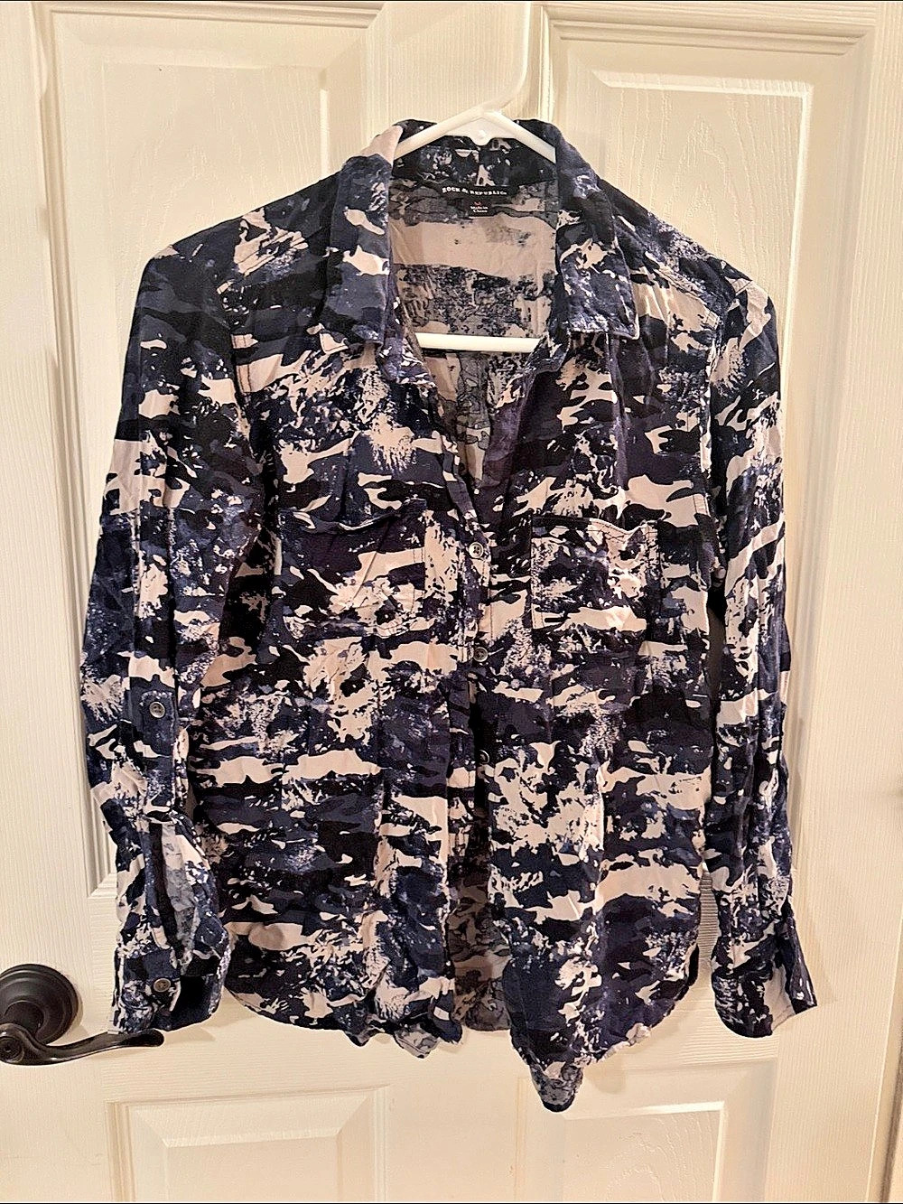 Rock & Republic Abstract Button Down Shirt in Blue & Pink Size Medium